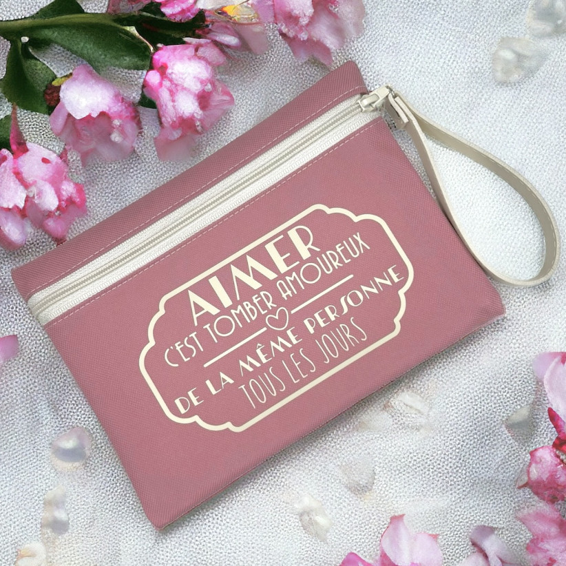 Pochette M, "Aimer c'est tomber amoureux de la même personne tous les jours" Brooklyn rose, lot de 2