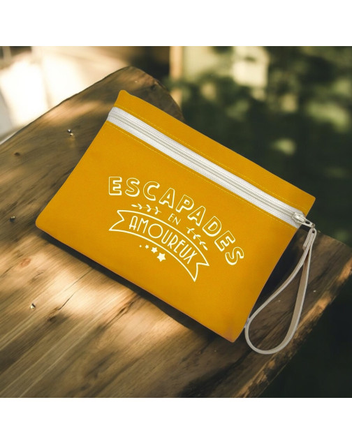 Pochette M, "Escapades en amoureux" Brooklyn moutarde