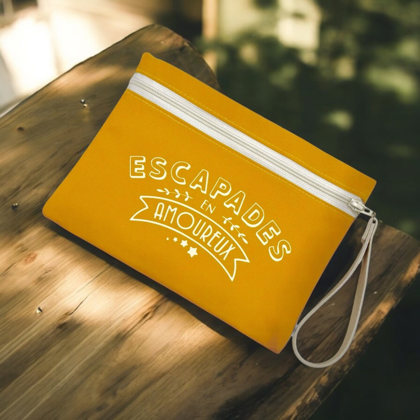 Pochette M, "Escapades en amoureux" Brooklyn moutarde