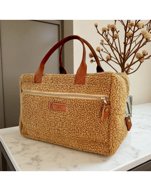 Vanity, "Bouclette" camel
