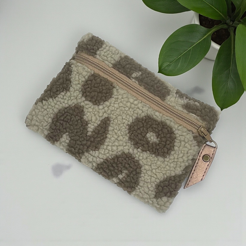 Pochette M, "Bouclette léopard" taupe