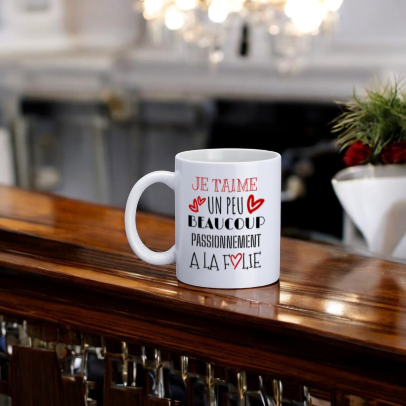 Mug, "Je t'aime un peu beaucoup passionnément à la folie"